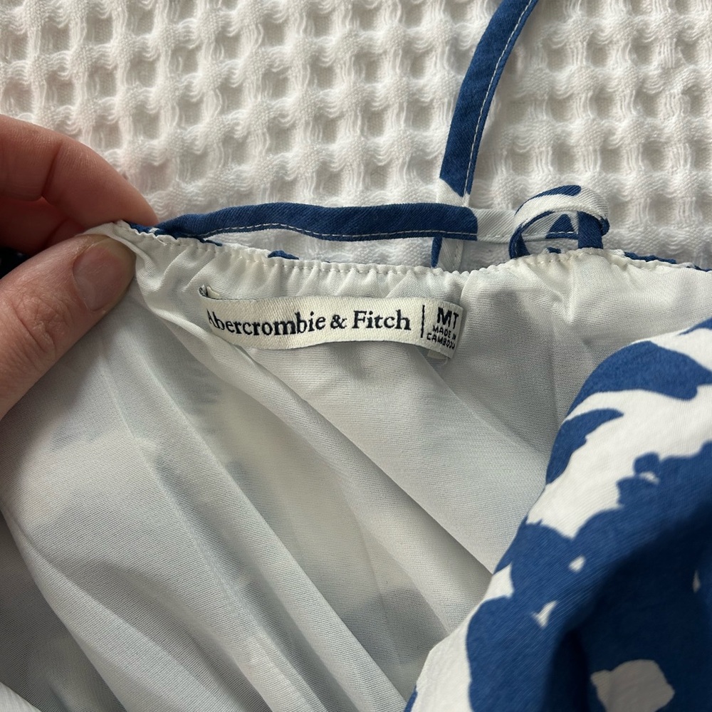Abercrombie & Fitch Navy and White Floral Maxi Dress - Picture 3 of 3